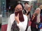 Ernie Meike Torondek istri Rafael Alun Trisambodo