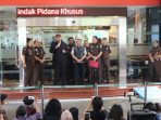 menpora usai diperikaa kejagung