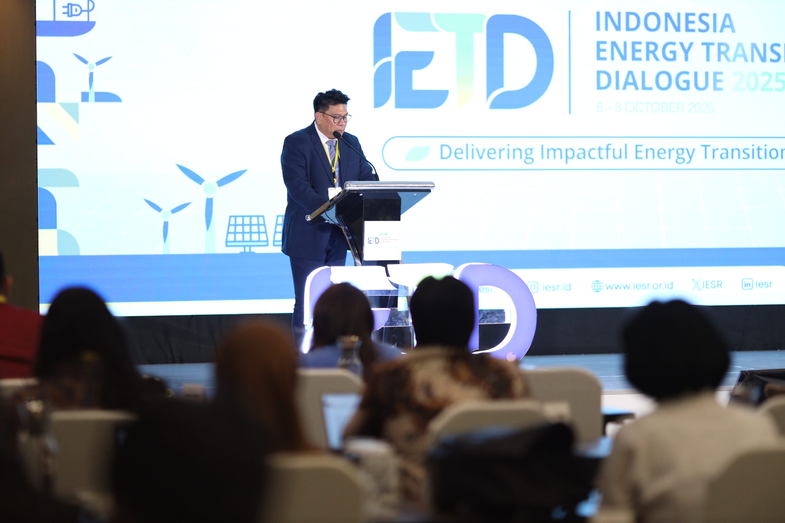 Fabby Tumiwa CEO IESR dalam Salah Satu sesi Panel IETD 2025